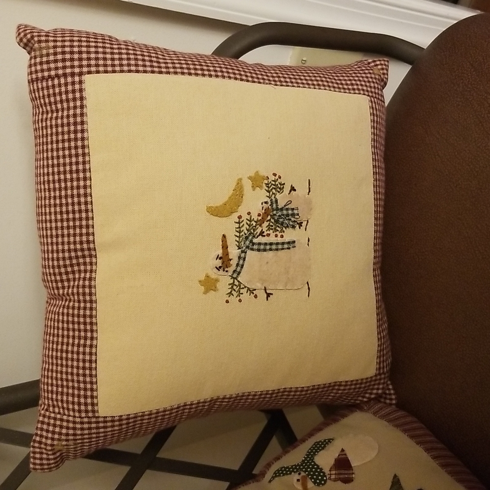 Farmhouse style winter decor pillows - Picture 3 of 12